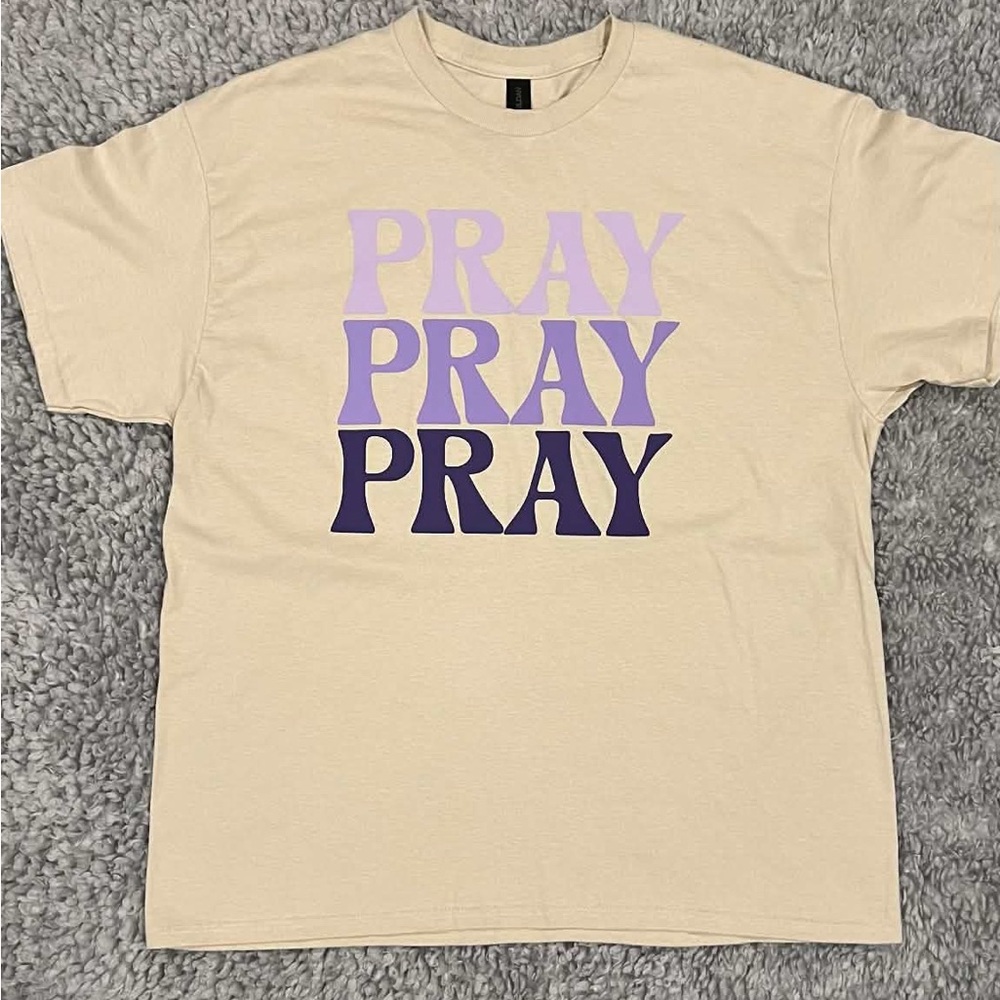 PRAY PRAY PRAY graphic tee